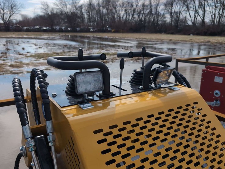agt-mini-crawler-skid-steer-mx-crt23-image-8