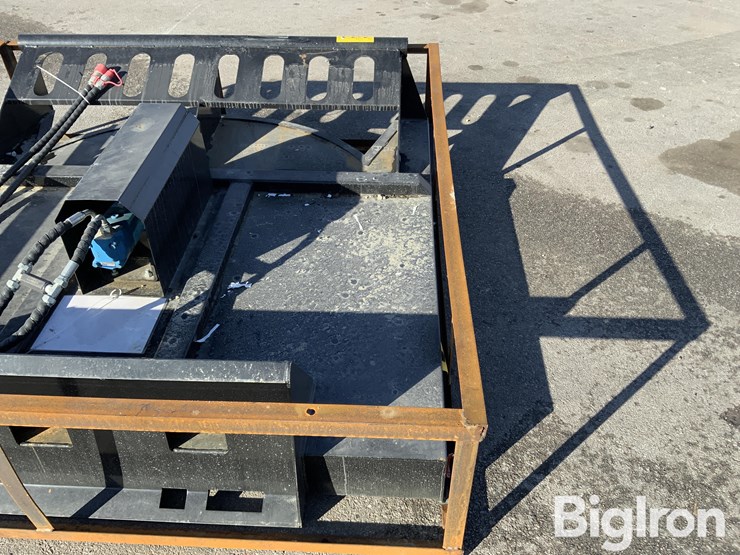 2025-massey-ferguson-730-image-11