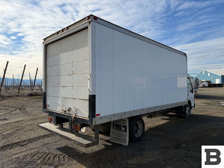 2005-isuzu-npr-image-5