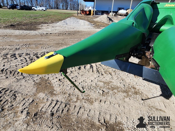 2022-john-deere-c8r-image-18