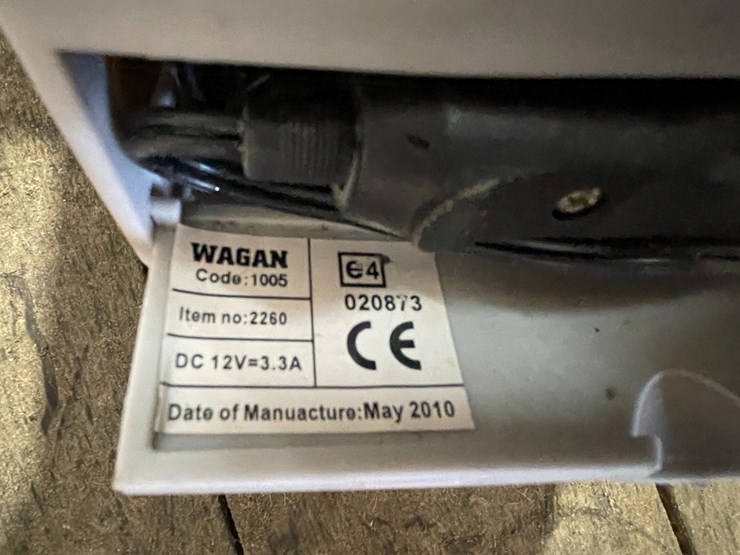 #7215-•-wagan-tech-electric-cooler-image-9