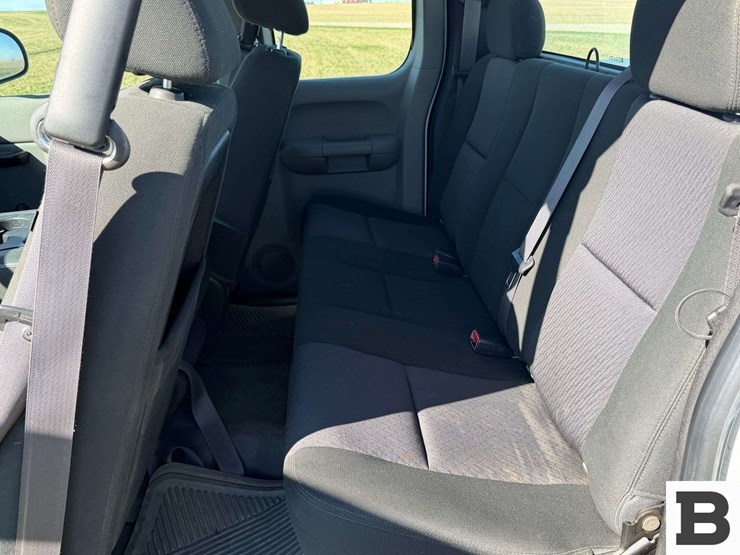 2012-chevrolet-silverado-1500-image-23