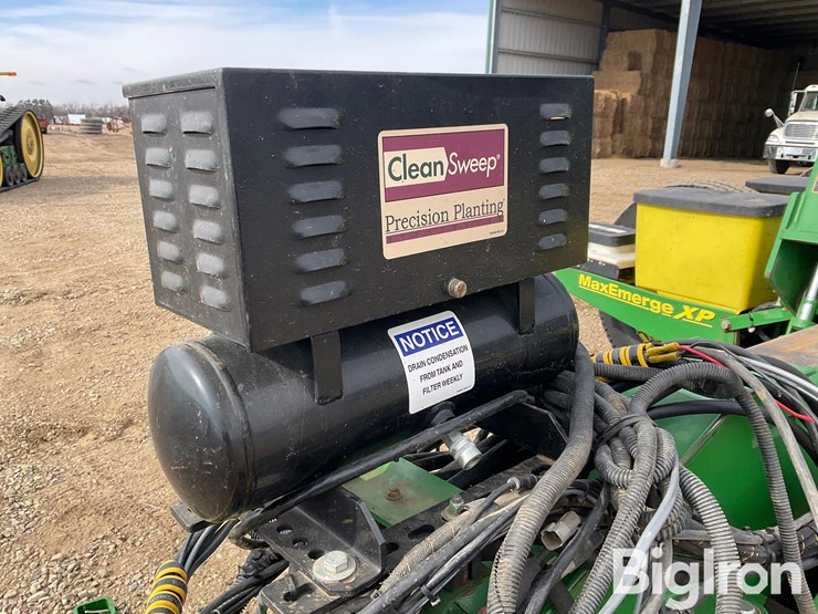 2007-john-deere-1770nt-image-12