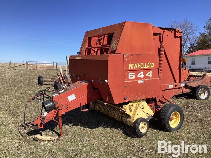 new-holland-644-image-1