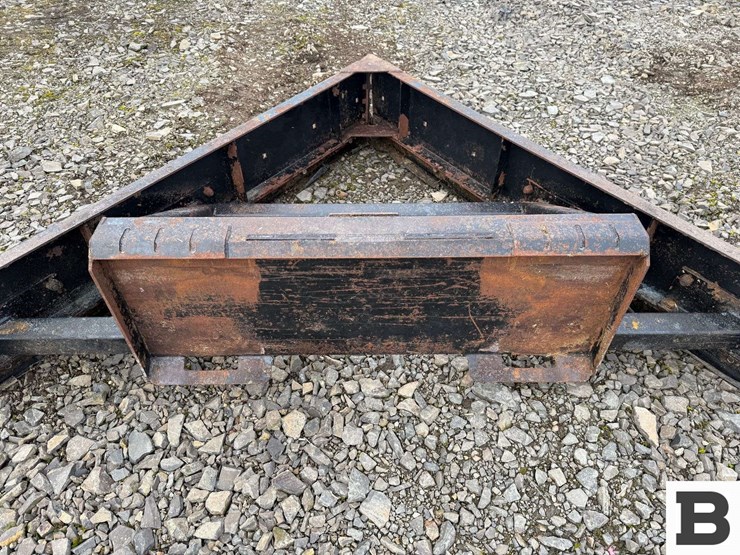 skid-steer-attachment-v-blade---albany,-or-image-5