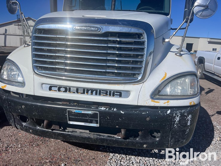 2006-freightliner-columbia-120-image-17