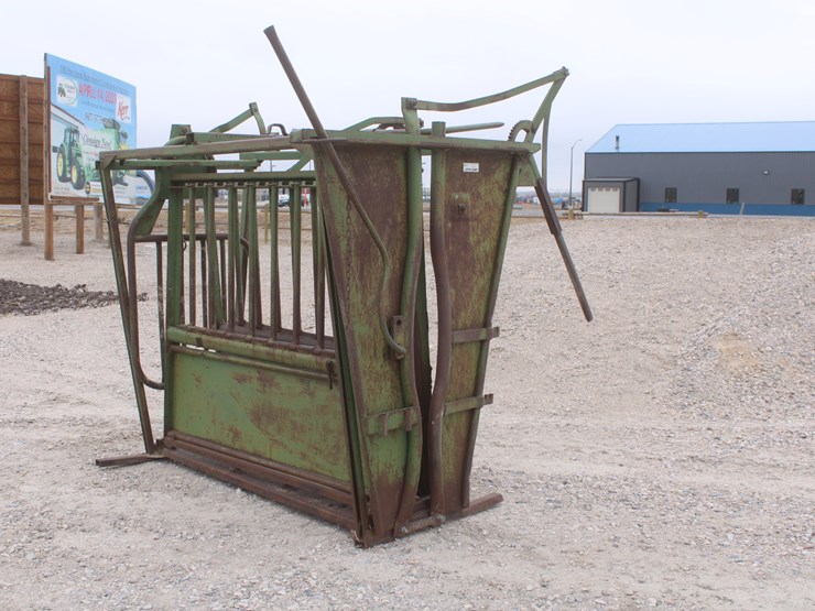 #2089-•-powder-river-squeeze-chute-with-head-gate-image-7