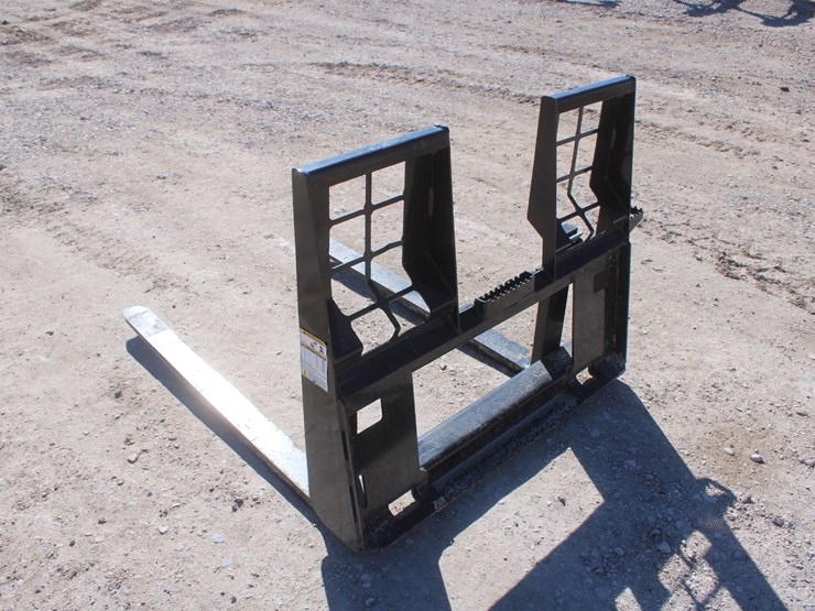#2049-•-hd-skid-steer-attach-pallet-forks-image-3