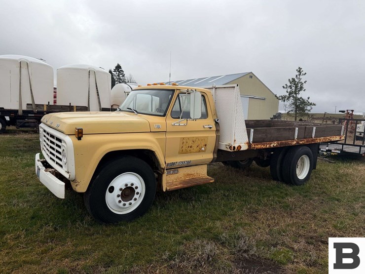 1974-ford-f700-image-1