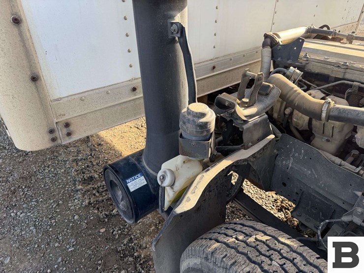 2005-isuzu-npr-image-32