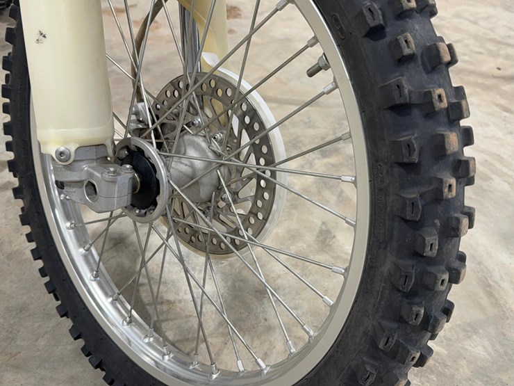 2007-honda-crf450r-dirt-bike-image-7