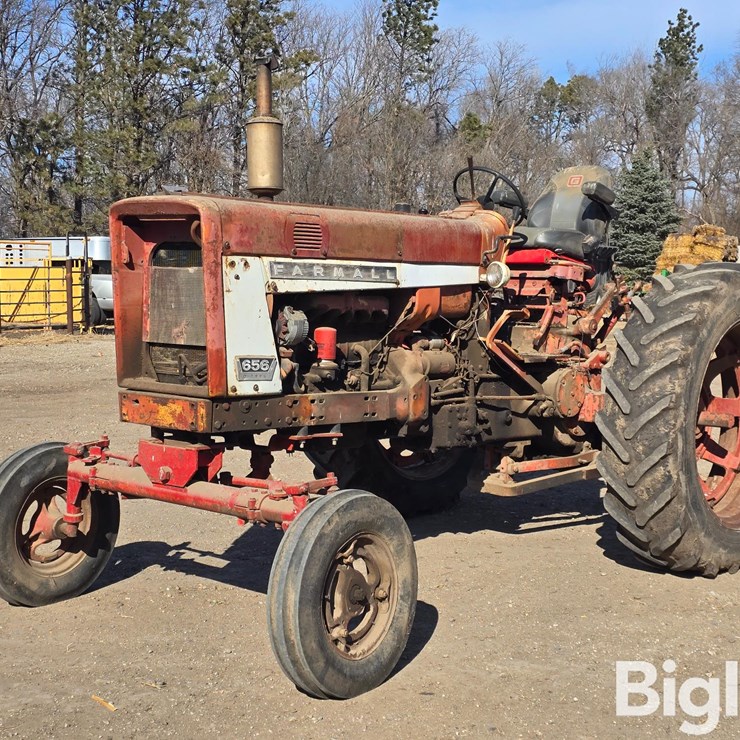 1965 INTERNATIONAL 656