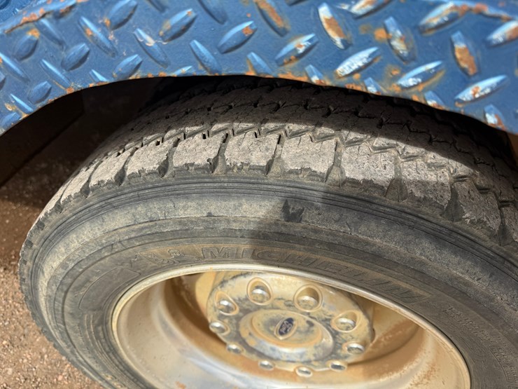 2006-ford-f550-image-24