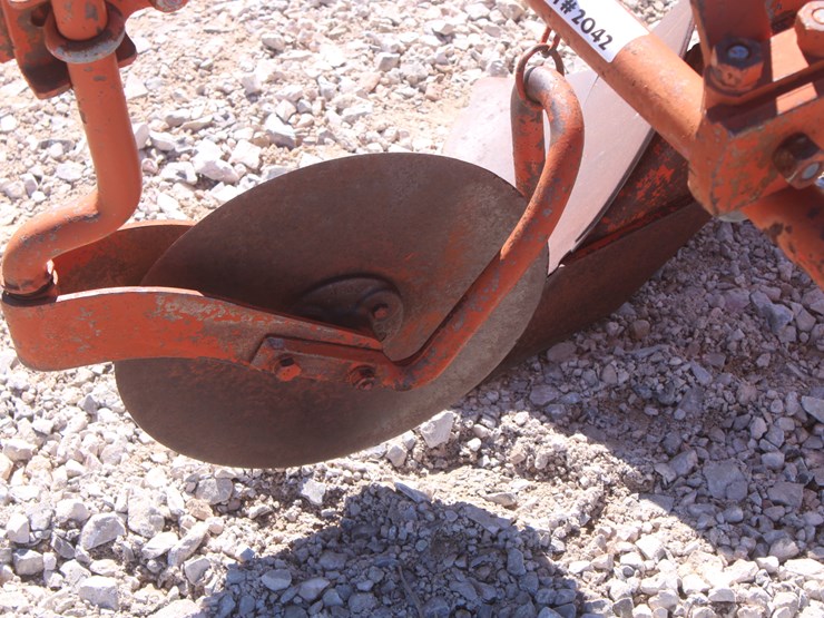 #2042-•-dearborn-2-bottom-plow-image-7