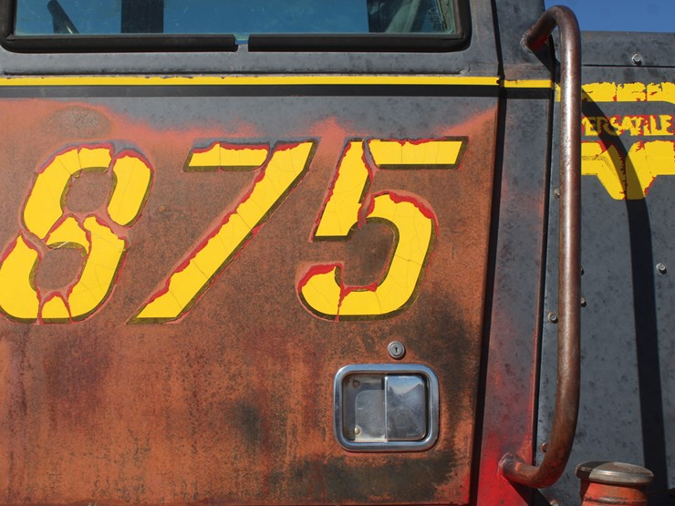 1980-versatile-875-image-27