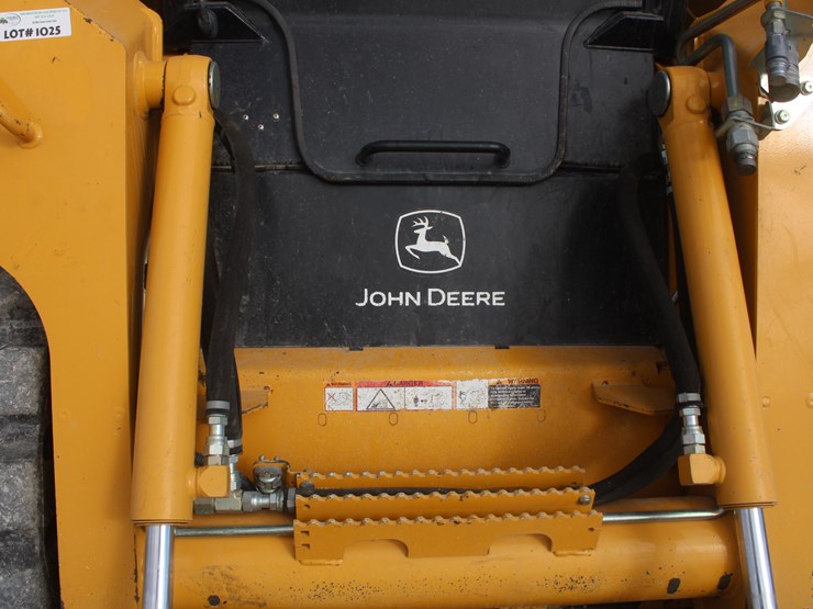 john-deere-325-image-50