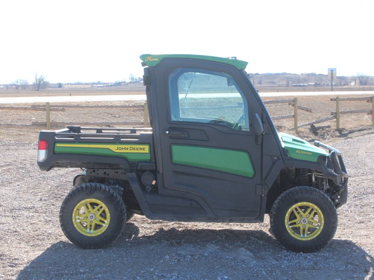 2023-john-deere-gator-image-5