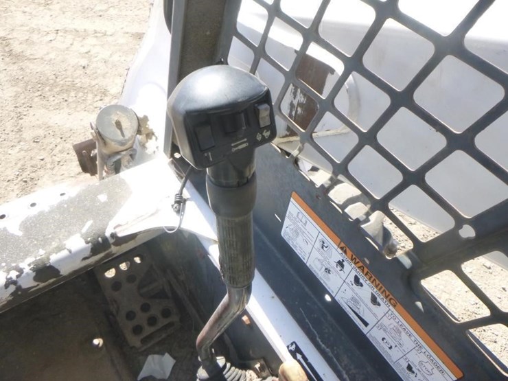 2005-bobcat-s300-image-18