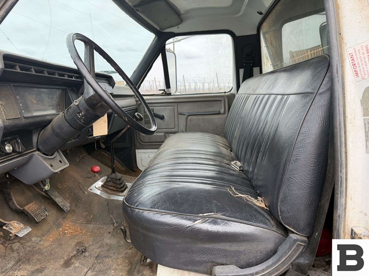 1990-ford-f700-image-33