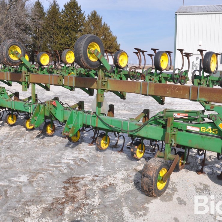 JOHN DEERE 845