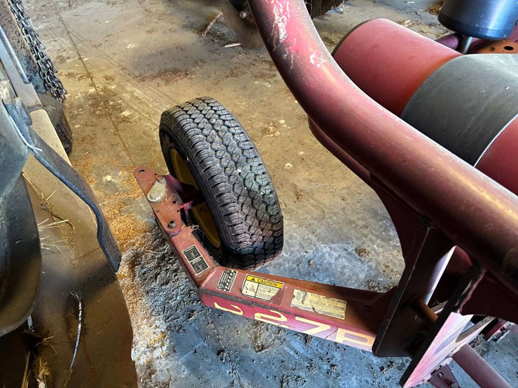 new-holland-b27p-image-9