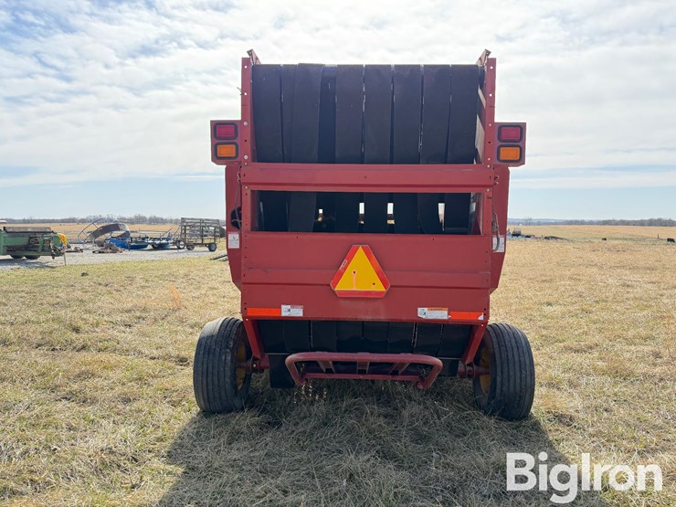 2004-new-holland-br780-image-6