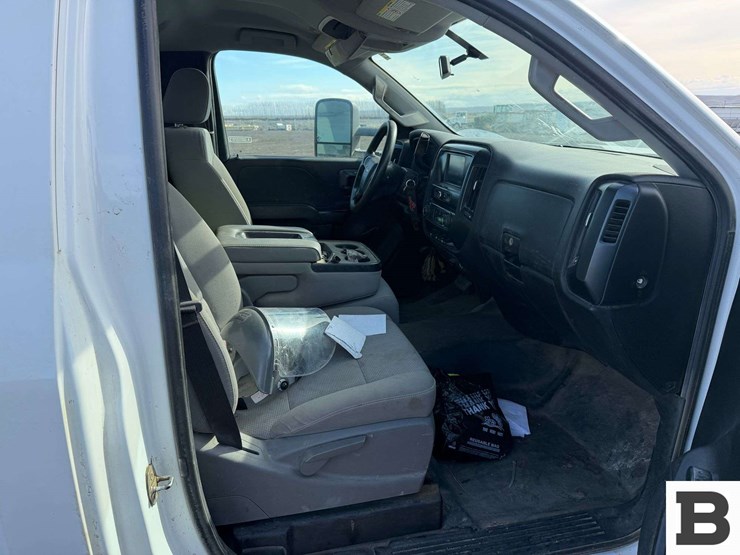 2018-chevrolet-silverado-3500-image-21