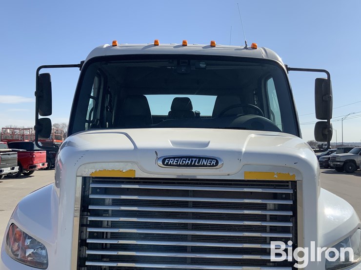 2012-freightliner-m2-106-image-10