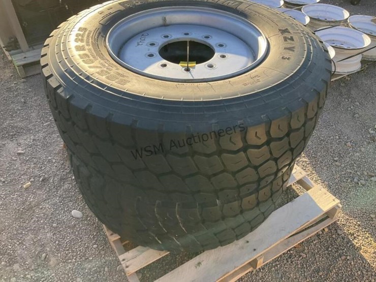 (2)-385/65r22.5-tires-on-steel-wheels-image-2