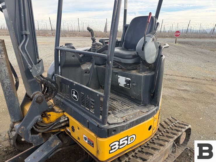 2012-deere-35d-image-32