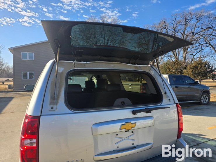 2014-chevrolet-suburban-image-18