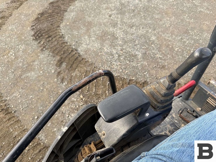 2012-deere-35d-image-58