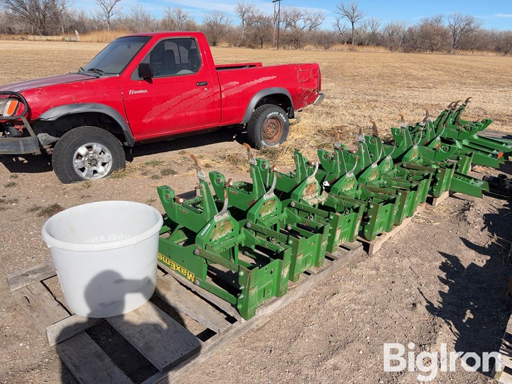 john-deere-12-image-1