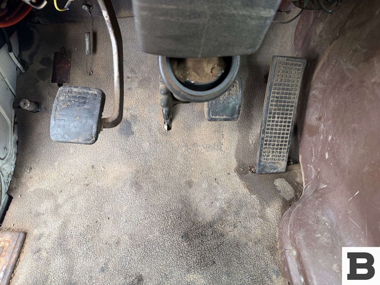 1980-ford-9000-image-45