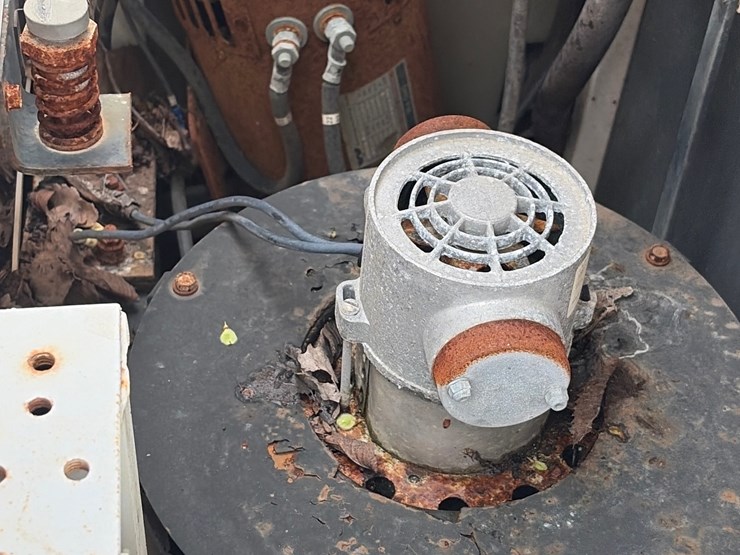 #49-•-advance-hydro-retriever-gas-powered-street-sweeper-image-3