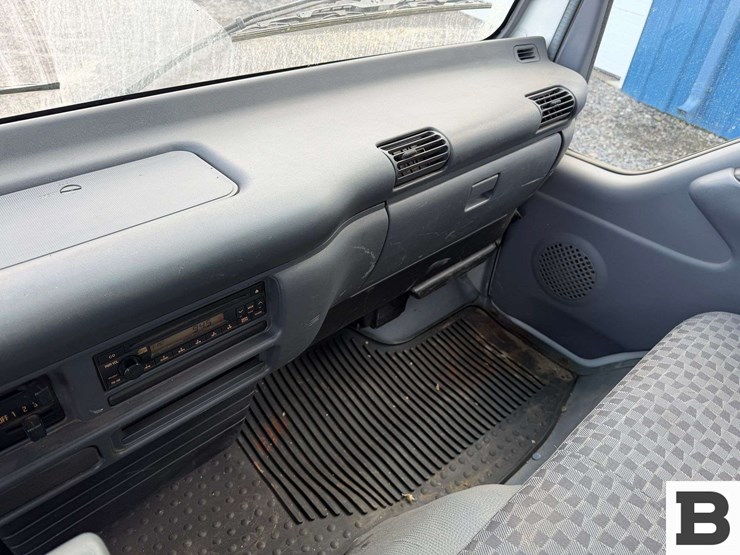 2007-isuzu-npr-image-18