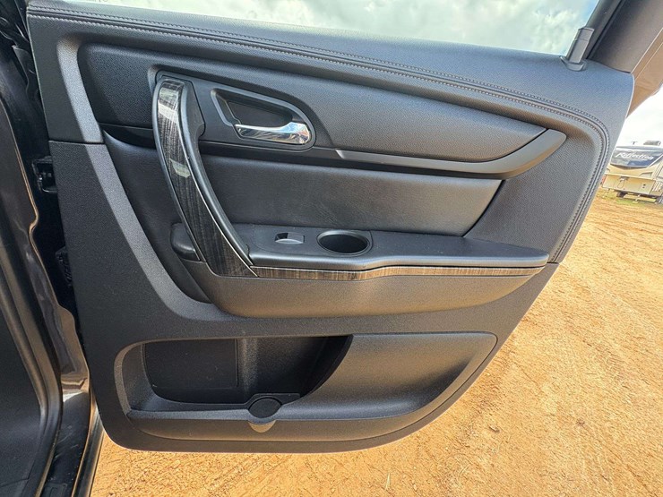 2016-gmc-acadia-slt-image-19