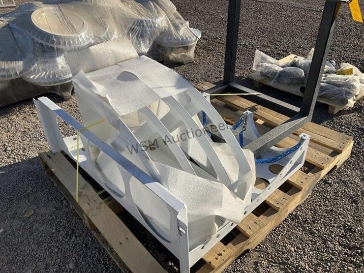 pallet-of-assorted-steel-racks-image-3