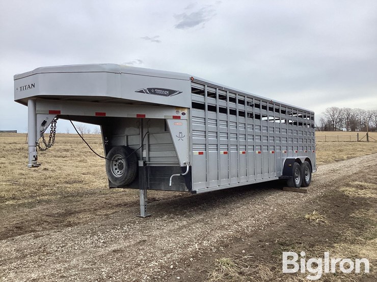 2016-titan-trailer-image-1