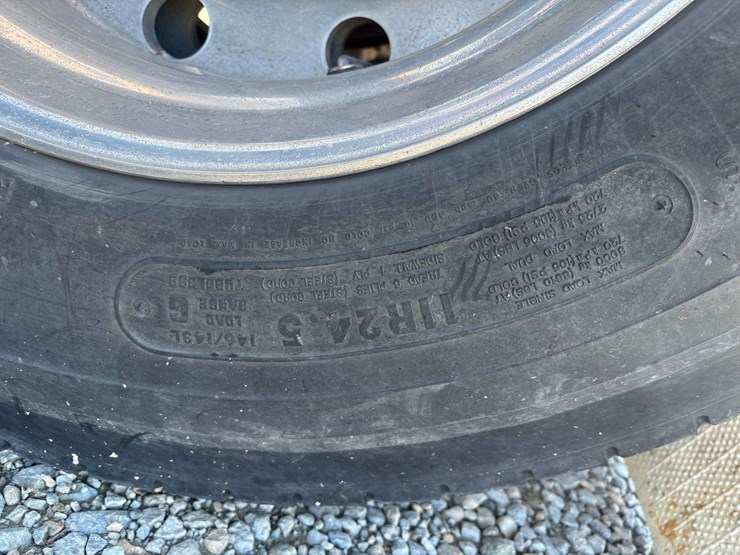 1982-peterbilt-389-image-6