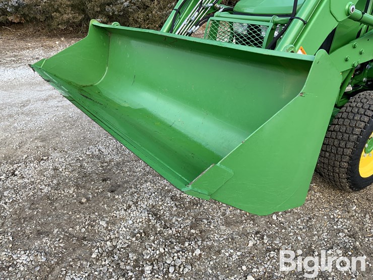 2015-john-deere-3046r-image-10