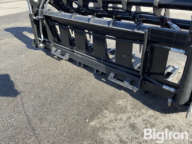 2025-massey-ferguson-730-image-11