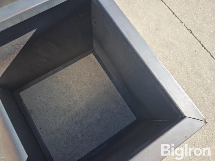 shop-built-steel-flower-planters-image-18