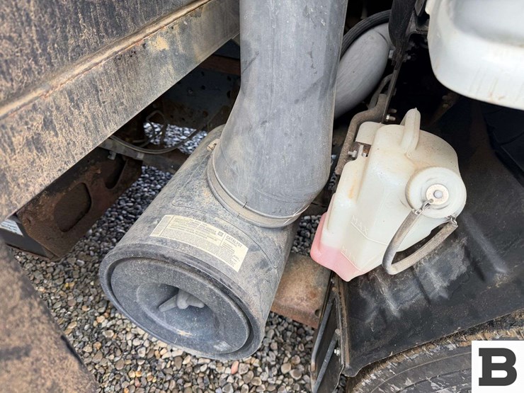 2007-isuzu-npr-image-38