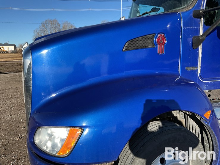 2011-kenworth-t660-image-12