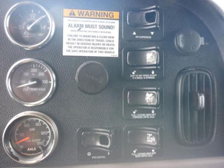 2015-peterbilt-367-image-13