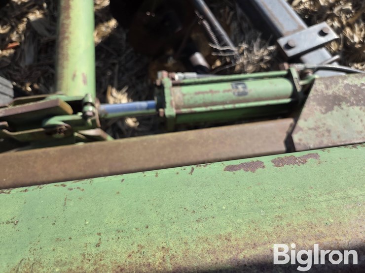 john-deere-230-image-17