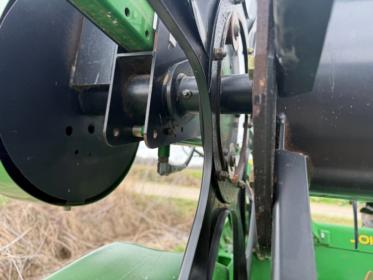 2013-john-deere-630f-image-40