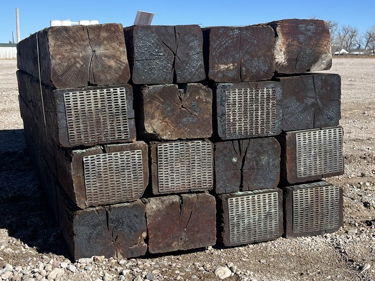 #2007-•-rail-road-ties-7"-x-9"-x-8.5ft-(bundle-of-16)-#1-quality-image-1