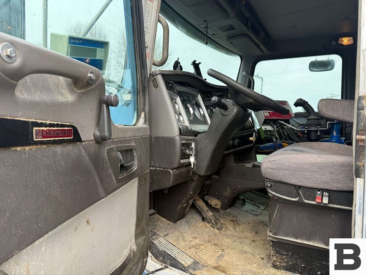 2013-kenworth-t800-image-73